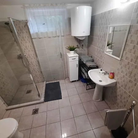 In 42694 * Balatongyörök