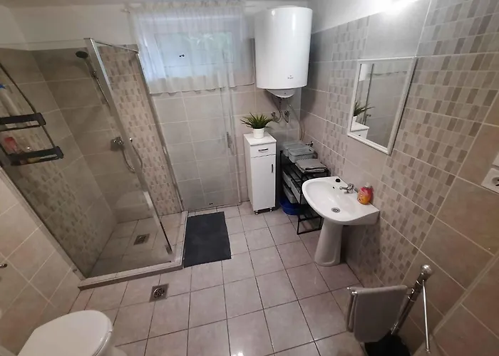 In 42694 * Balatongyörök